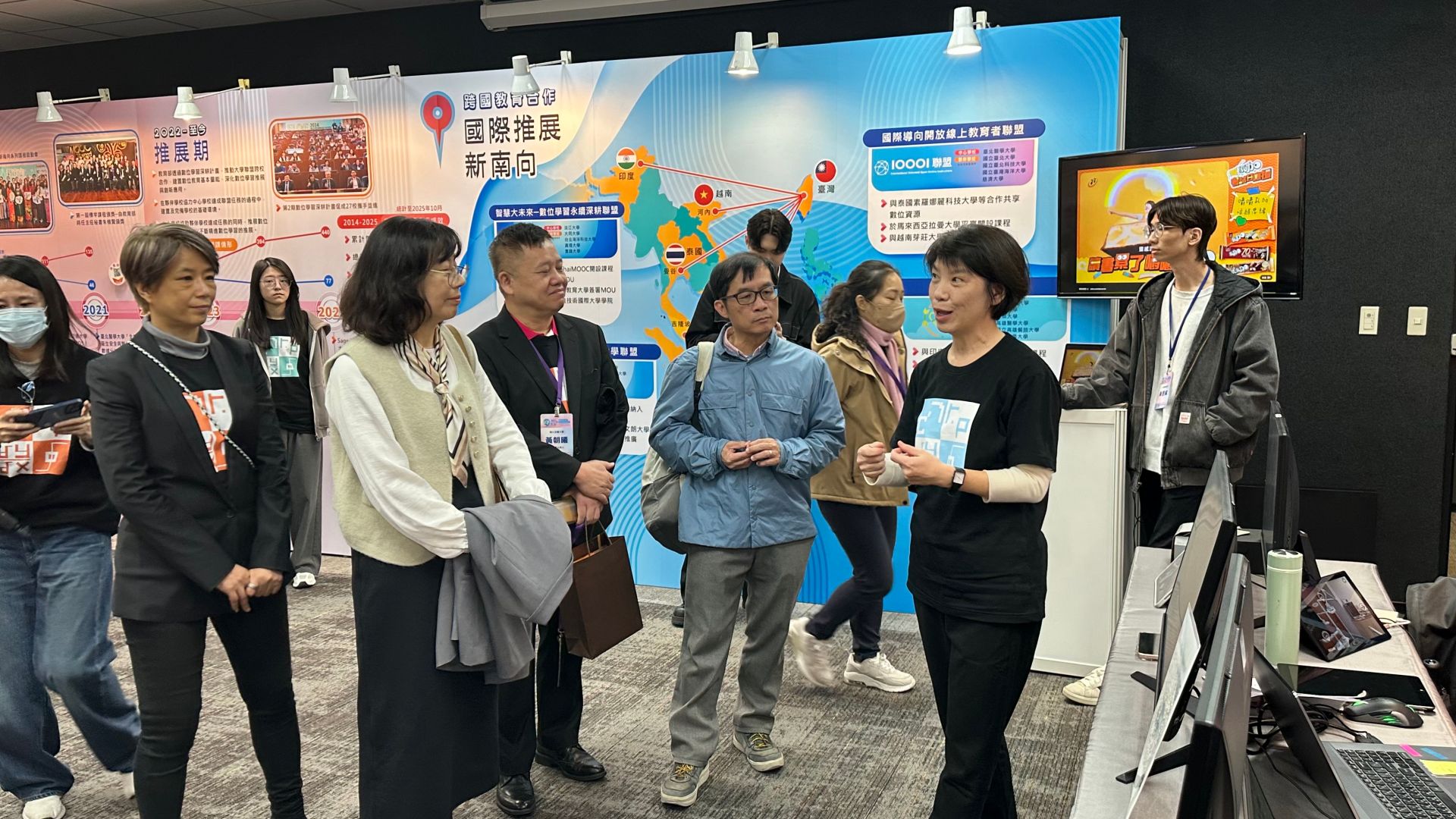 慈濟大學受主辦單位邀請進行特色展示,以《食物能量解密》MOOC課程結合MR混合實境技術