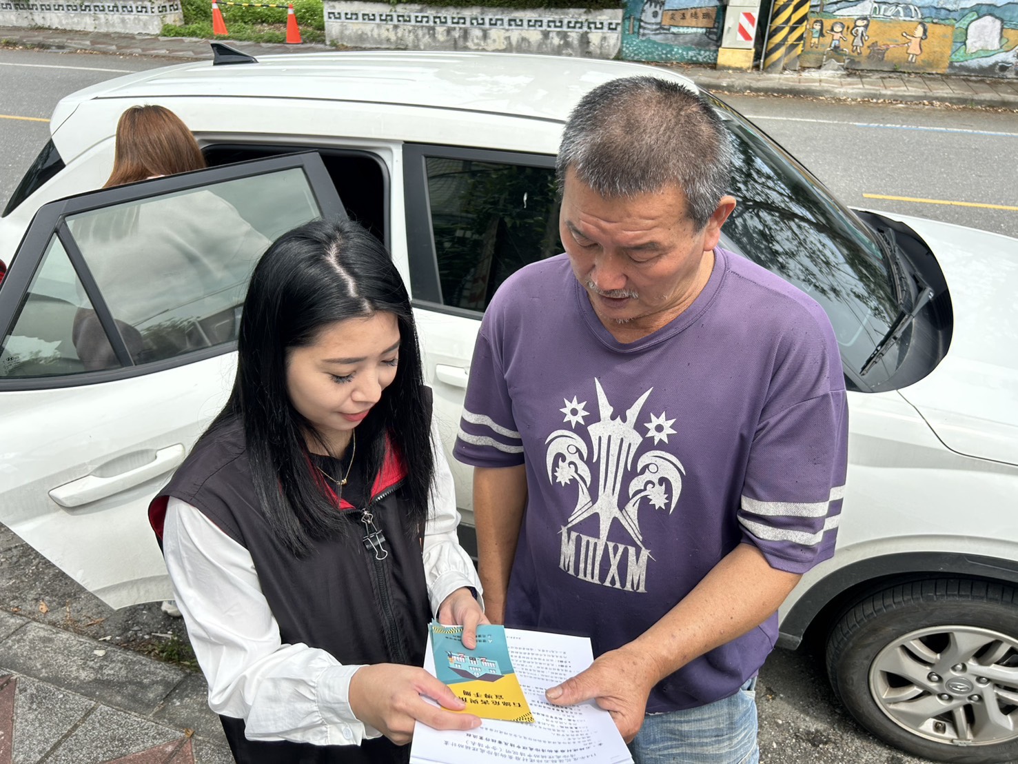 圖三、協助民眾申請補助事宜