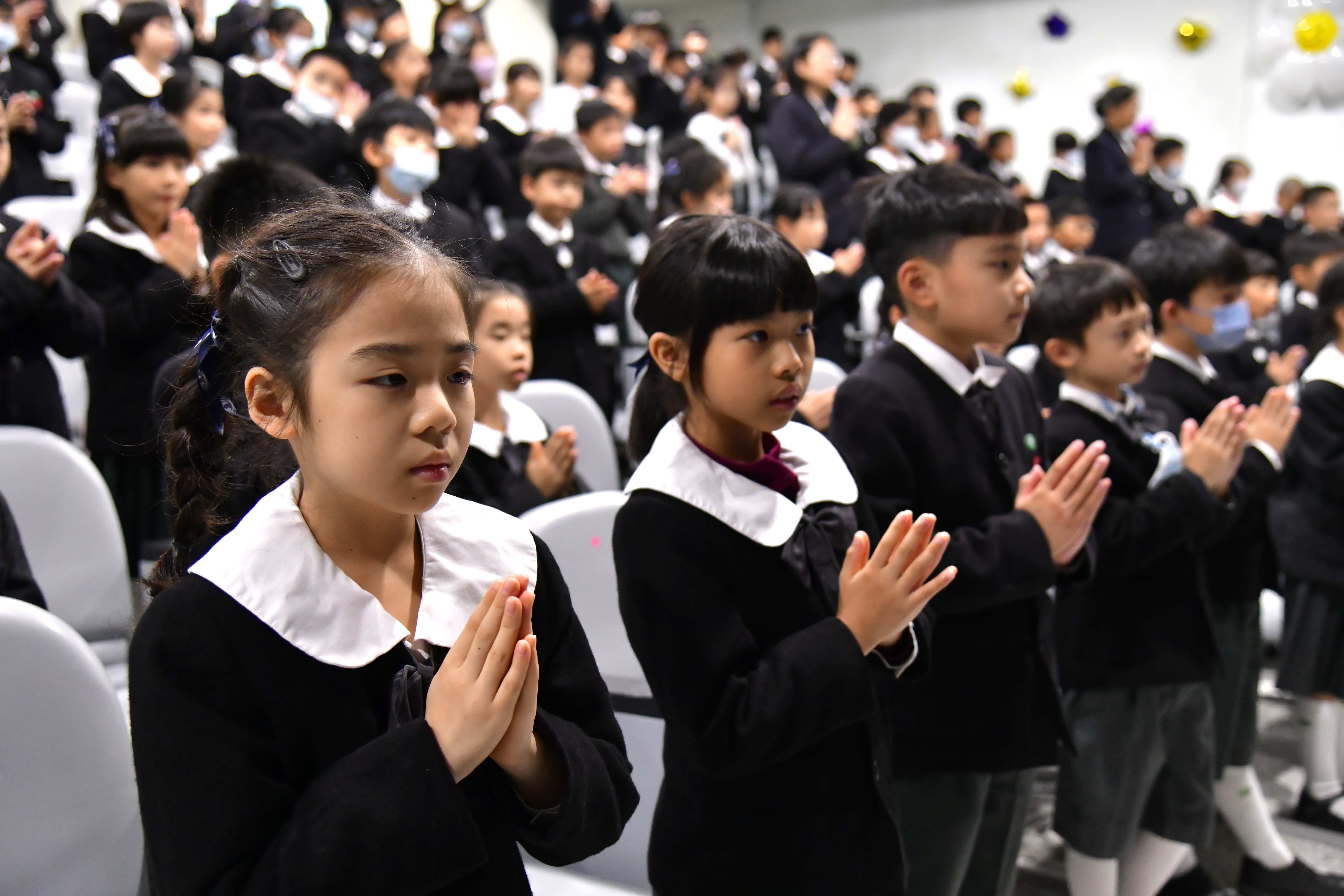 師生一起迎接2026年的到來,並為家人、社會與天下眾生虔誠祈福。
