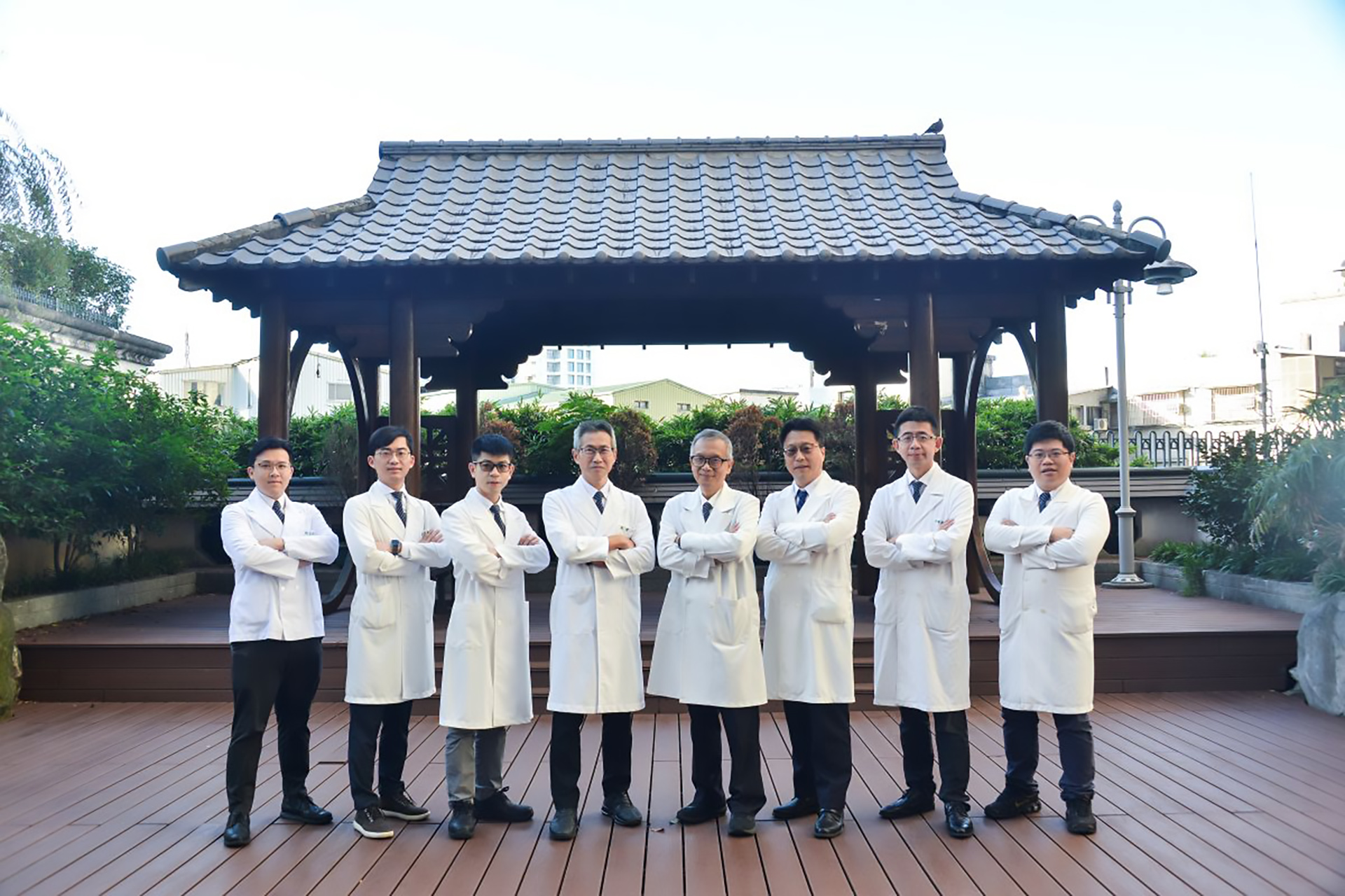 台北慈濟醫院泌尿科致力攝護腺癌的篩檢與治療,各期別五年存活率皆優於全國醫學中心平均存活。