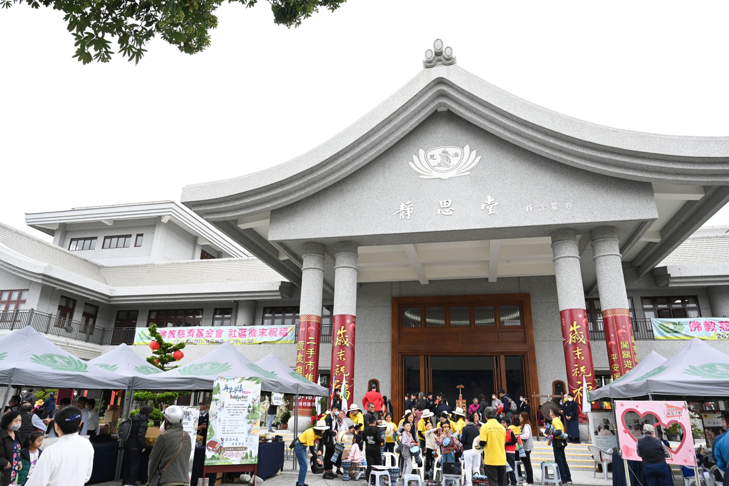高雄市鳳山區鳳山靜思堂舉辦社區歲末祝福活動,12月27及28日兩天共計六場次,吸引近4500位會眾參與。