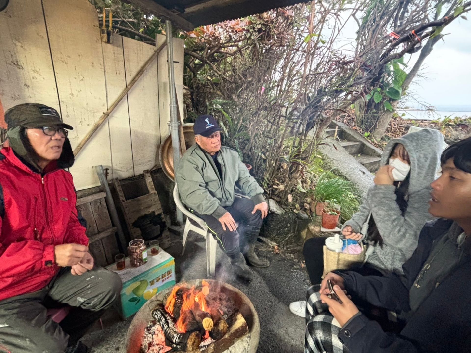 學生訪視當地耆老,了解葛瑪蘭族的文化與歷史。