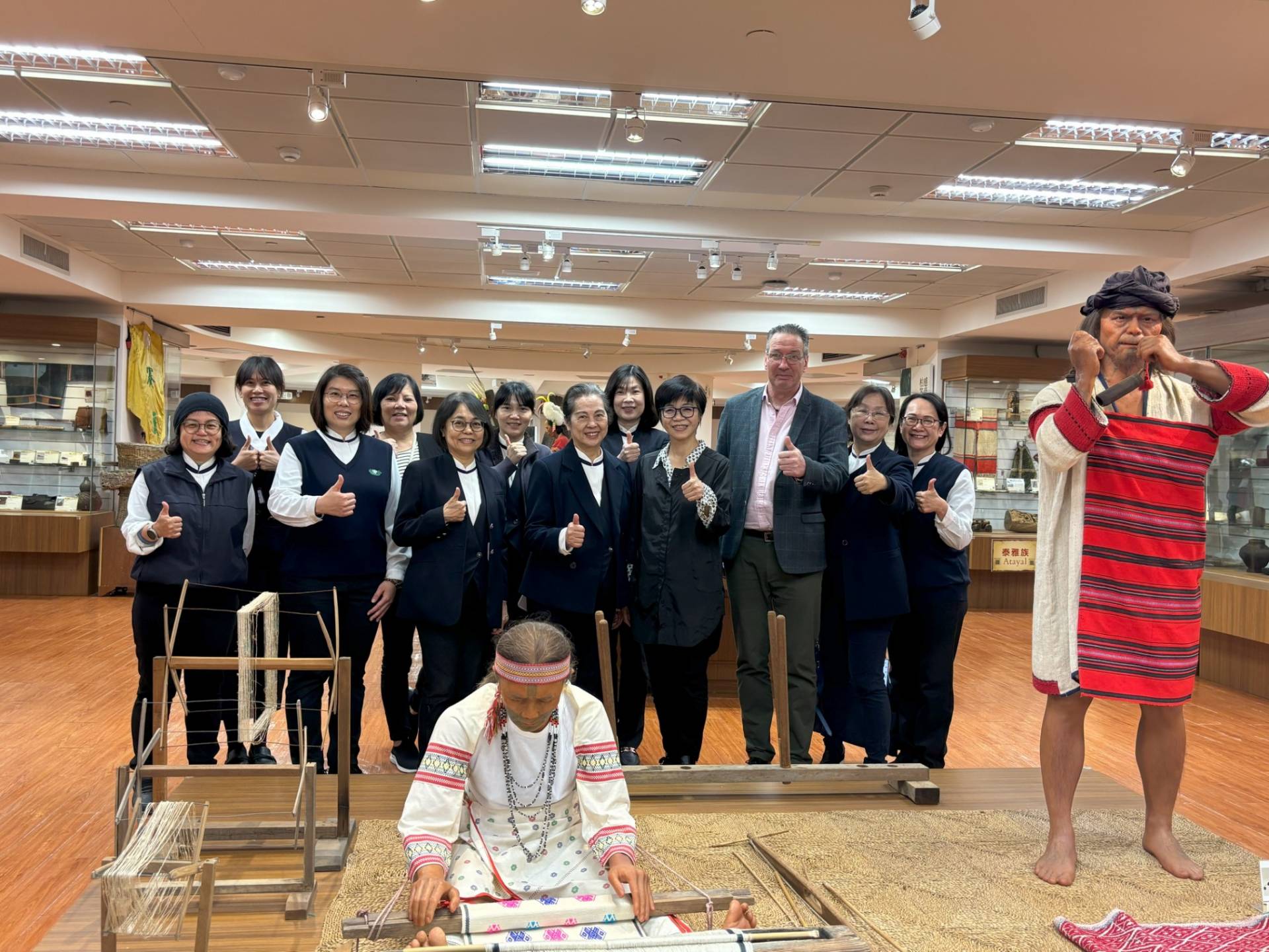 參訪原住民文化館,原資中心介紹本校對原住民族文化的保存與推廣成果