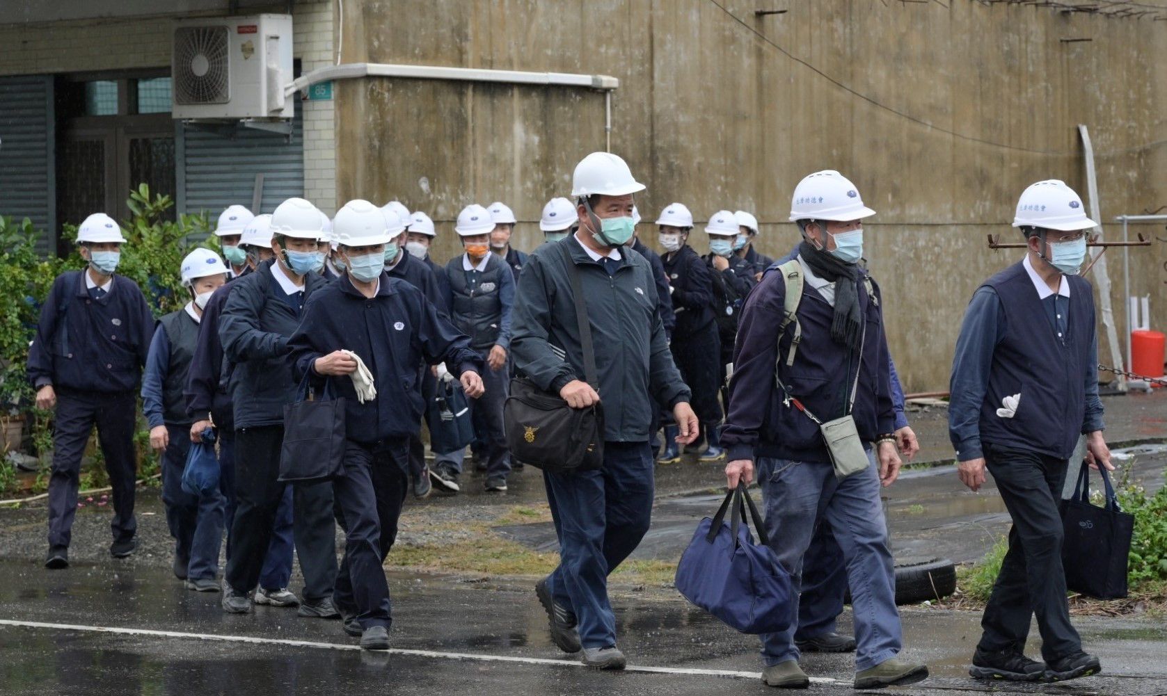許多楠西受災住戶看到每天上、下午定期出現遊覽車載來的慈濟修繕團隊,就知道是遊覽車載來的慈濟北區修繕工班專承來楠西協助恢復受損家園。