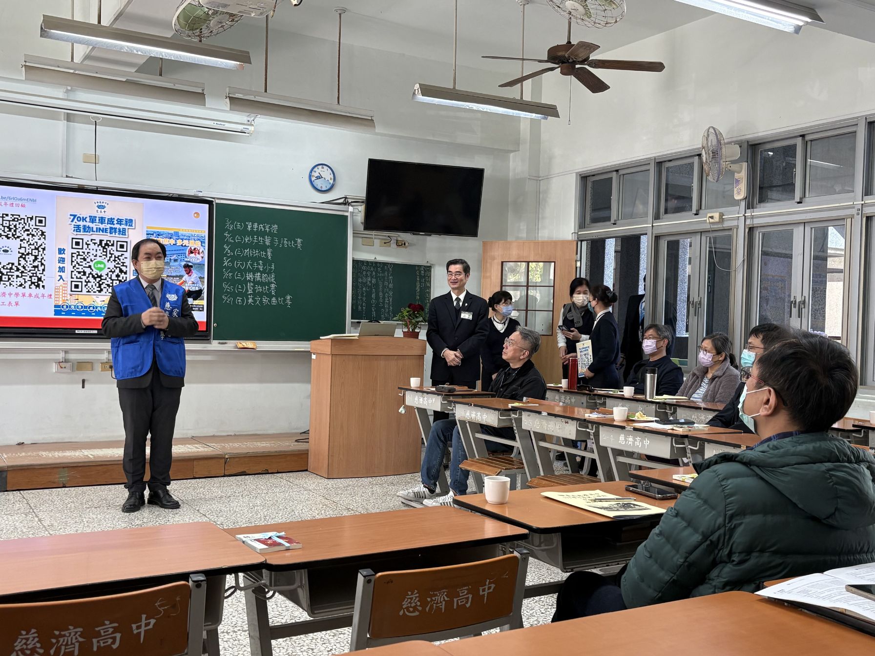 家長會徐榮勝會長邀請家長們參與高一單車成年禮,擔任志工陪伴孩子完成挑戰。