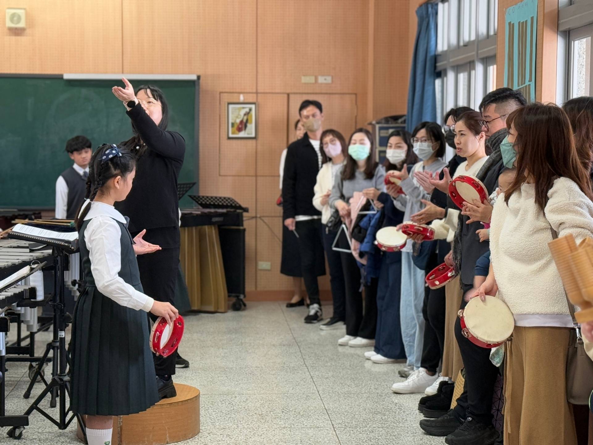 打擊樂團隊除了精彩演出外,更帶領家長領受打擊之美。