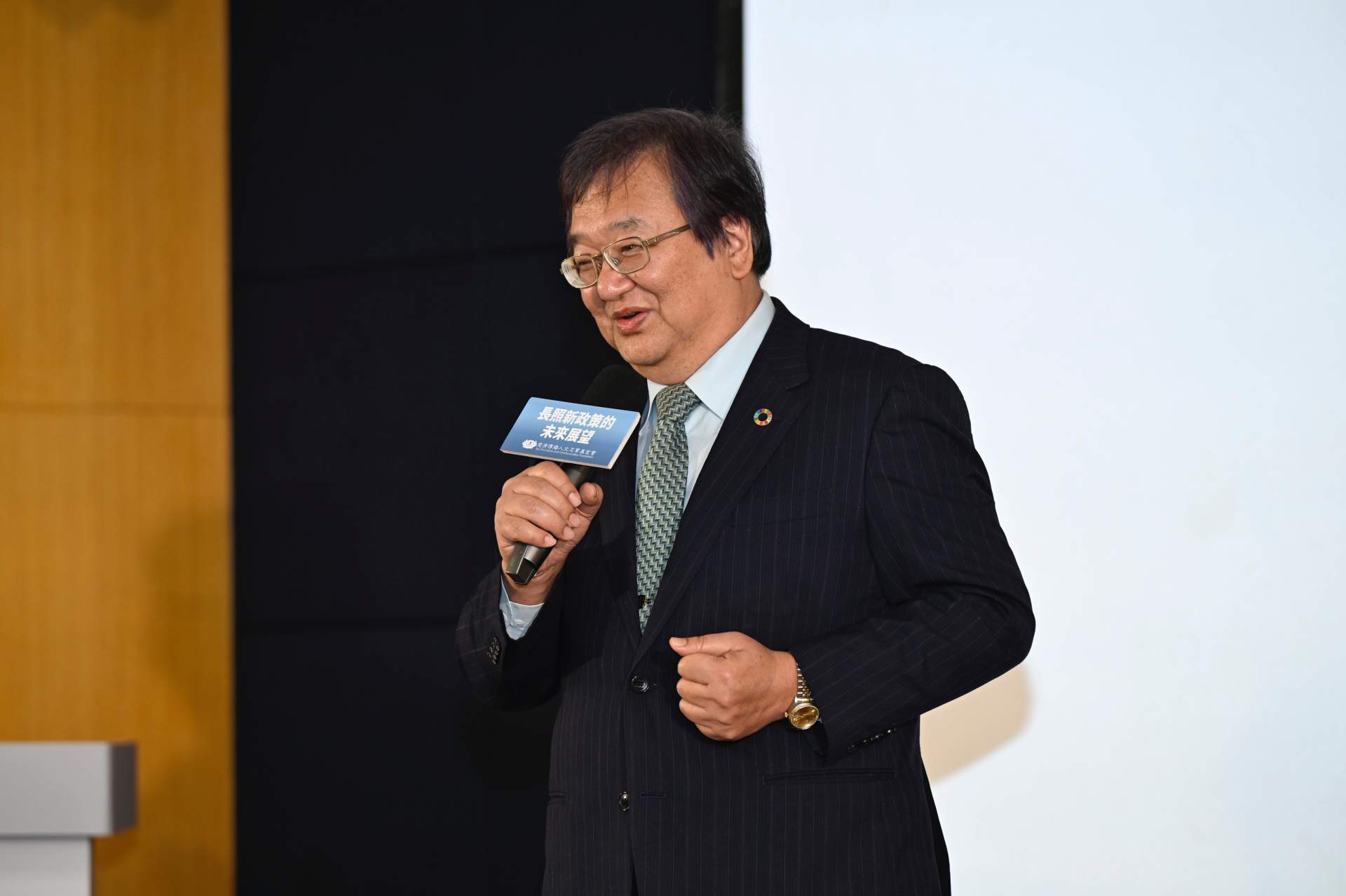 衛生福利部部長邱泰源表示,感謝慈濟長年為台灣的付出,也感謝陳時中部長過去奠定的長照基礎