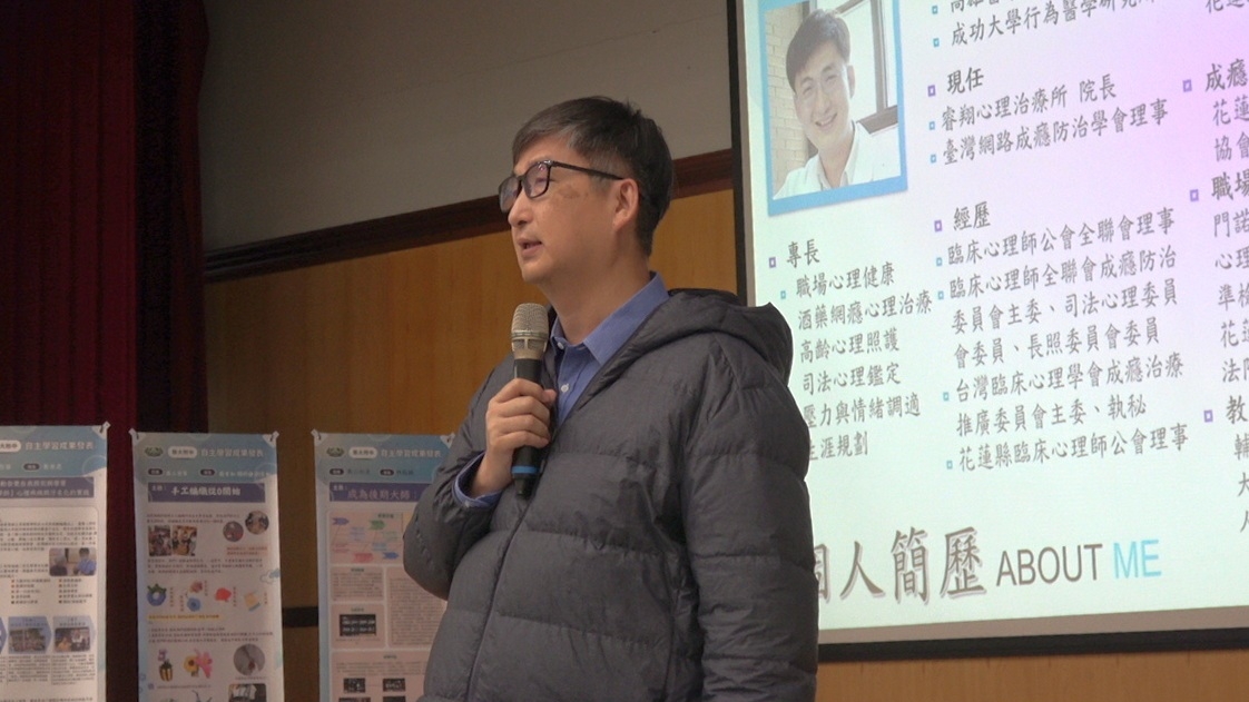 心理諮商師分享如何健康上網,幫助孩子建立良好的網路使用習慣。