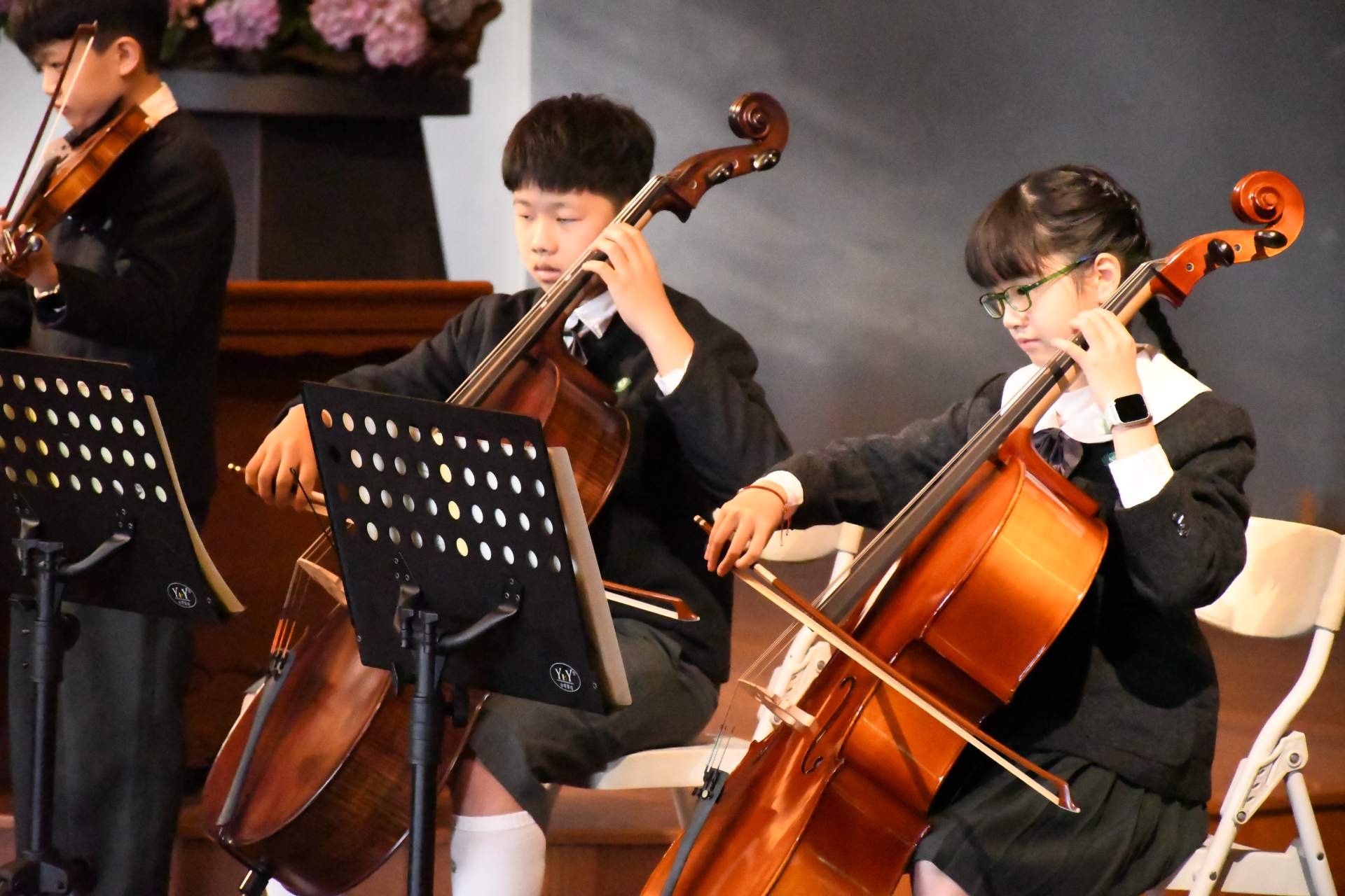 小學部帶來樂器表演「心願」