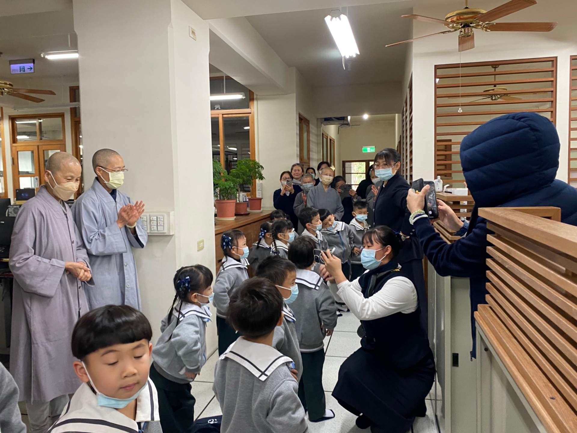 廣音處向師傅還有師姑師伯表達祝福與感恩