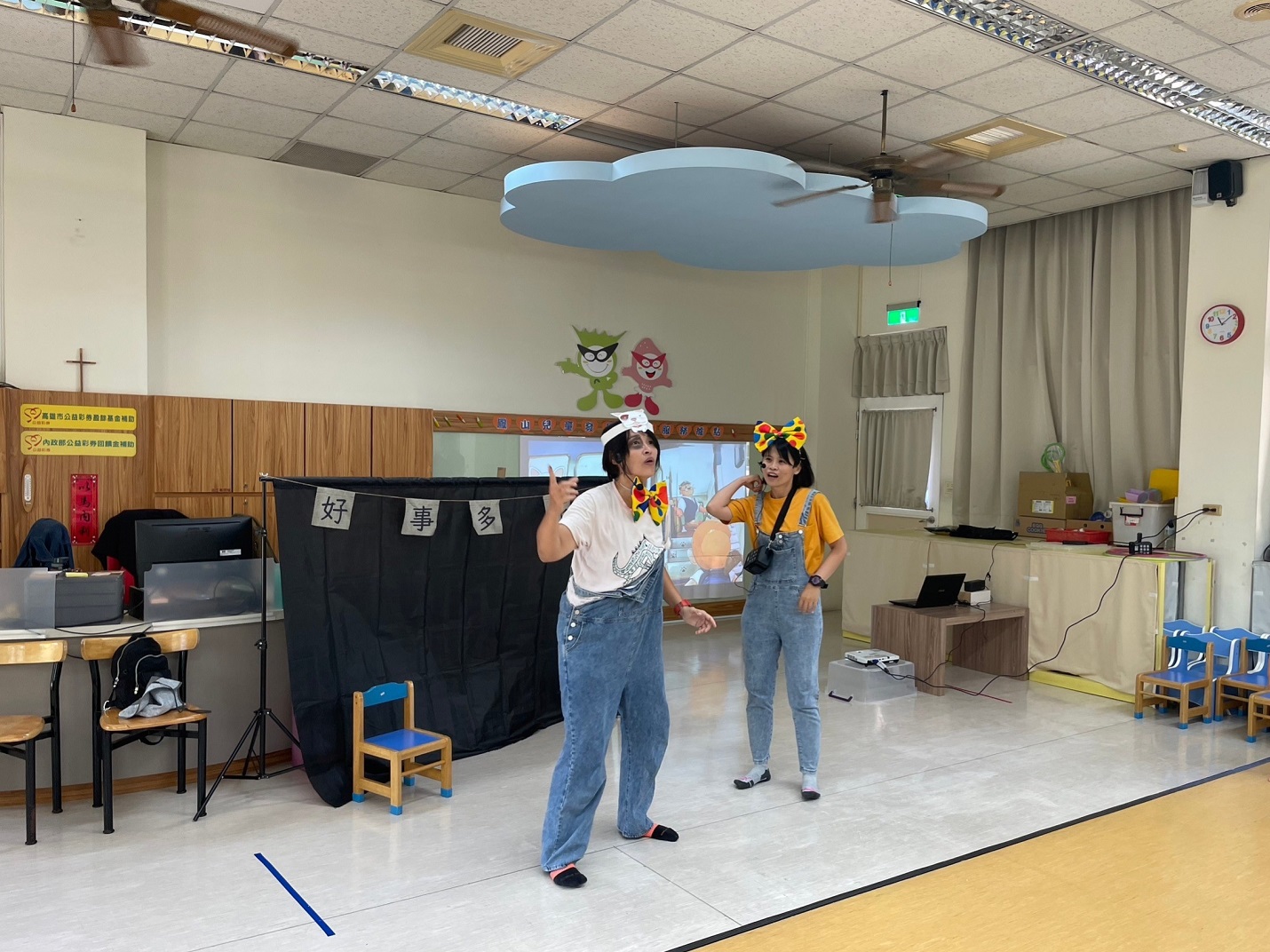 以戲劇表演,讓幼童愛上聽故事。