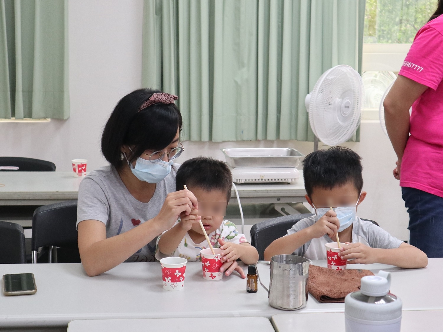 透過精油手作,讓親子創造珍貴回憶。