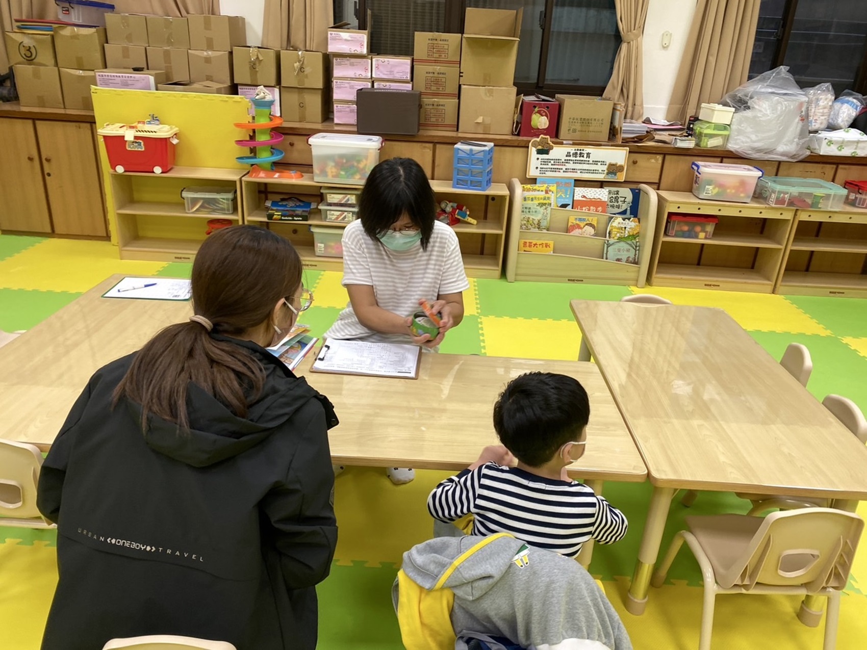 現場提供家長及幼兒諮詢服務(桃園市東門國小學前特教據點)