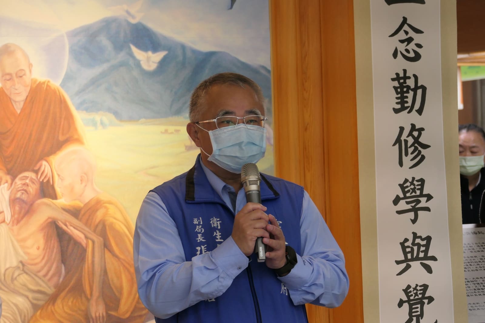 雲林縣衛生局副局長張翌君祝賀斗六慈濟院務昌隆,也鼓勵民眾把握機會參與健康篩檢活動