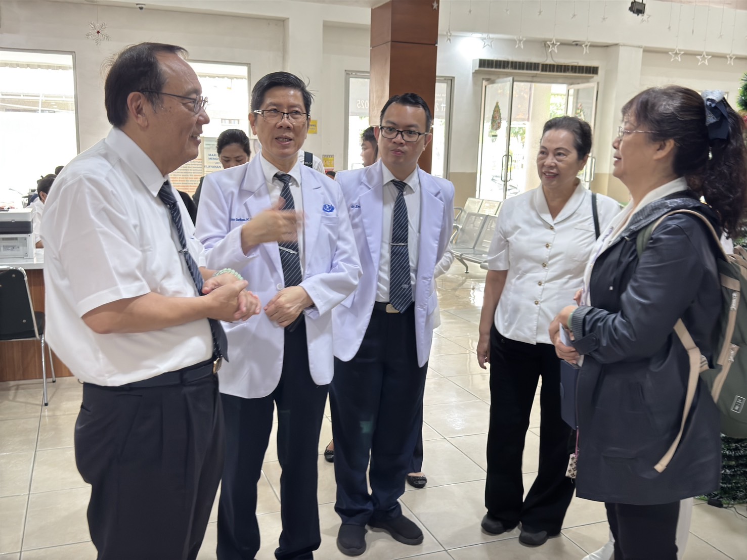 戴昌賢資深副校長帶隊參訪印尼雅加達金卡蓮大愛醫院。