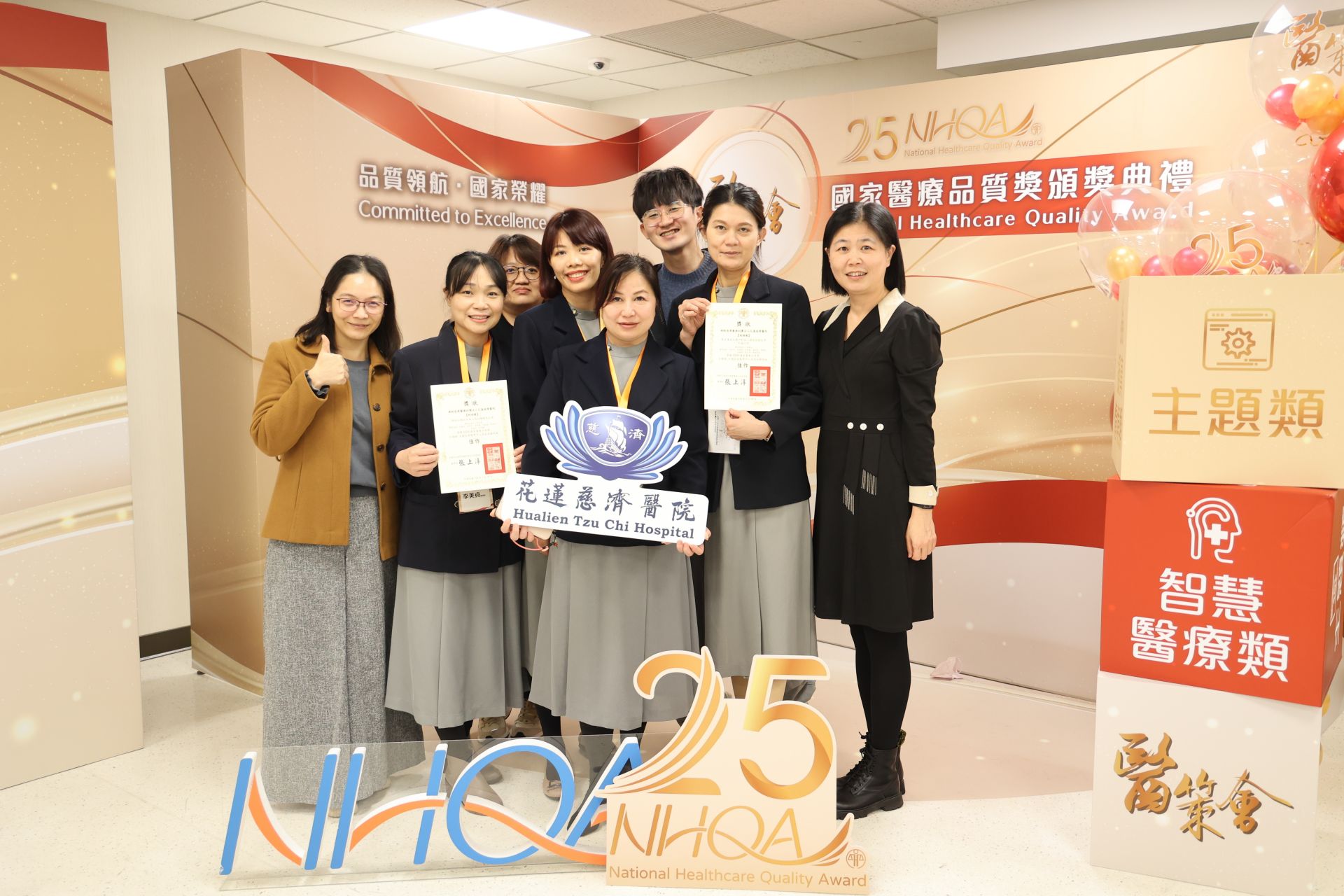 在主題類的主題改善醫學中心及區域醫院組,重症加護團隊及內科加護團隊得到2佳作的肯定。