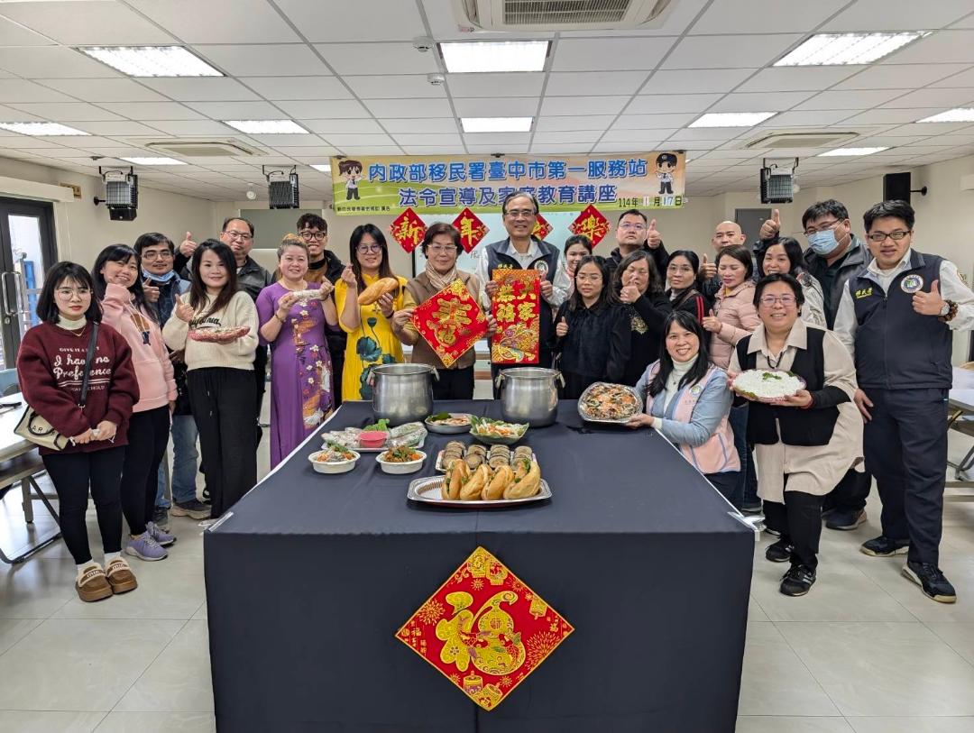 移民署臺中市第一服務站邀新住民吃粽圍爐,提前歡度農曆春節。