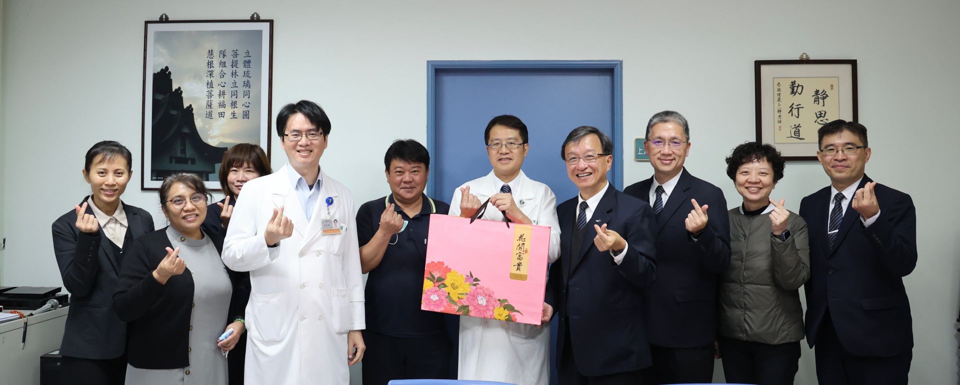 同樣位於臺東縣內的關山慈濟醫院,已經參與醫療關懷支持系統計畫近2年,花蓮慈院醫秘李毅帶領團隊包含品管中心主任王智賢醫師、社服室主任謝侑書,以及人力資源室主任劉曉諭,進行醫療事故關懷及追蹤。