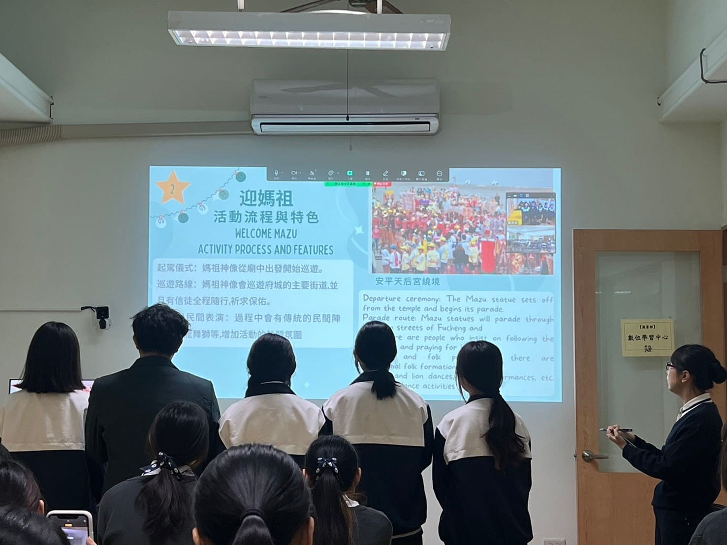 臺南慈濟高中中文組報告,由圖書館柏伶主任主持。