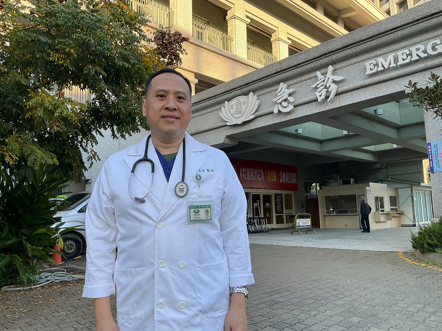 急診科醫師莊浩凌提醒檢視「家庭醫藥箱」。