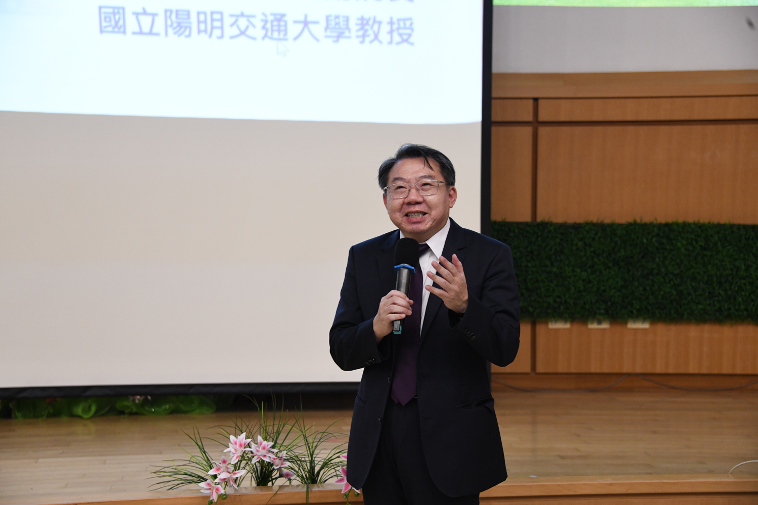 李副院長以臺北榮總在全面推動數位轉型及多項智慧應用豐富經驗為主軸,分享內容精彩豐富,獲得與會同仁熱烈回響。