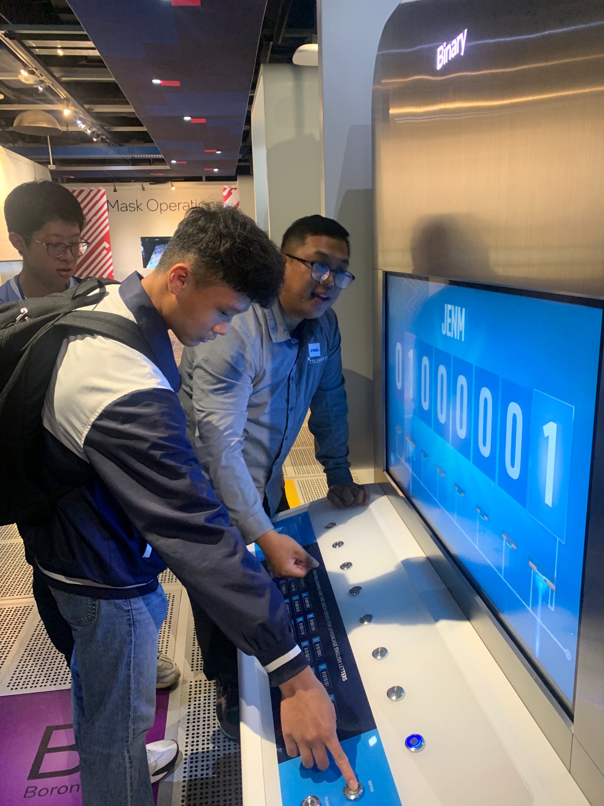 INTEL MUSEUM設有多個互動體驗區,讓同學們在動手操作中,輕鬆學習半導體的基本知識。