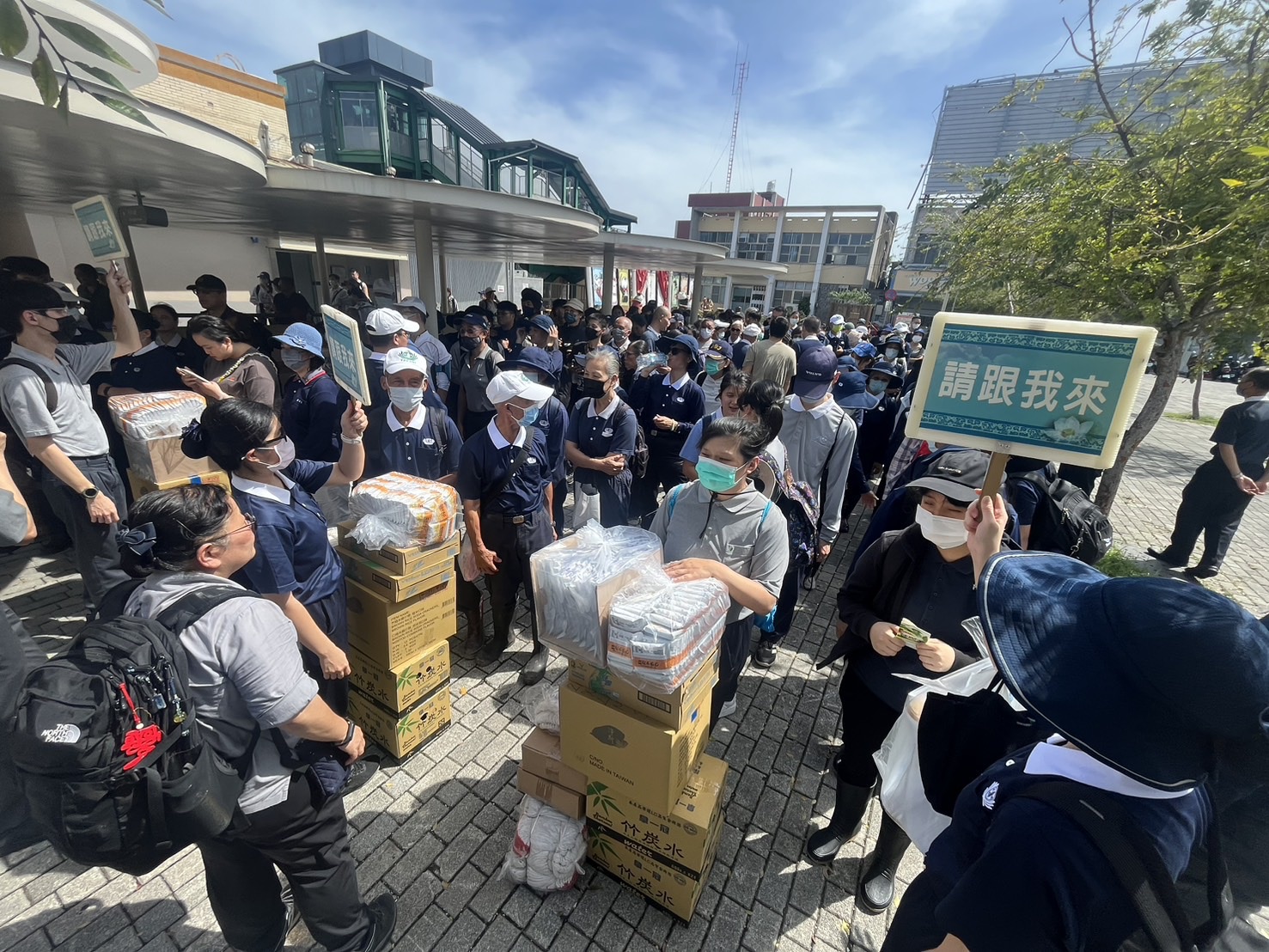 慈濟7月12日動員志工前往嘉義校園協助災後復原,圖為中正大學。(圖為慈濟基金會提供)