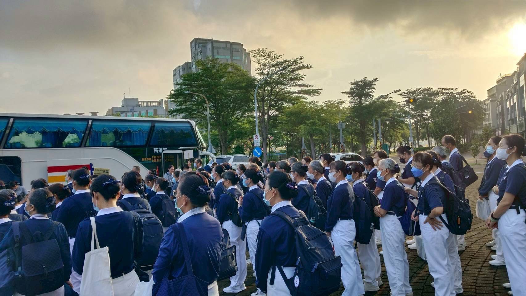 慈濟號召各縣市志工投入嘉南地區災後重建與關懷工作,7月12日前往台南七股區進行安心家訪。(圖為慈濟基金會提供)