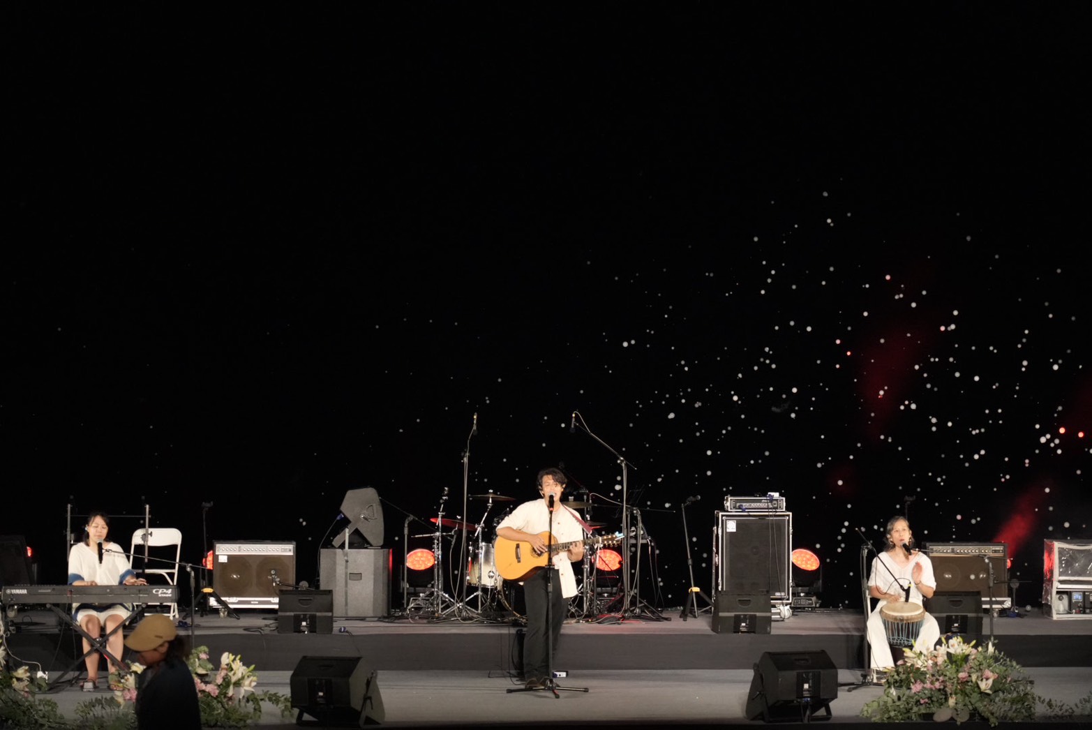 屏東縣牡丹鄉旭海村海祭音樂會「你太白了,去曬黑」演出。