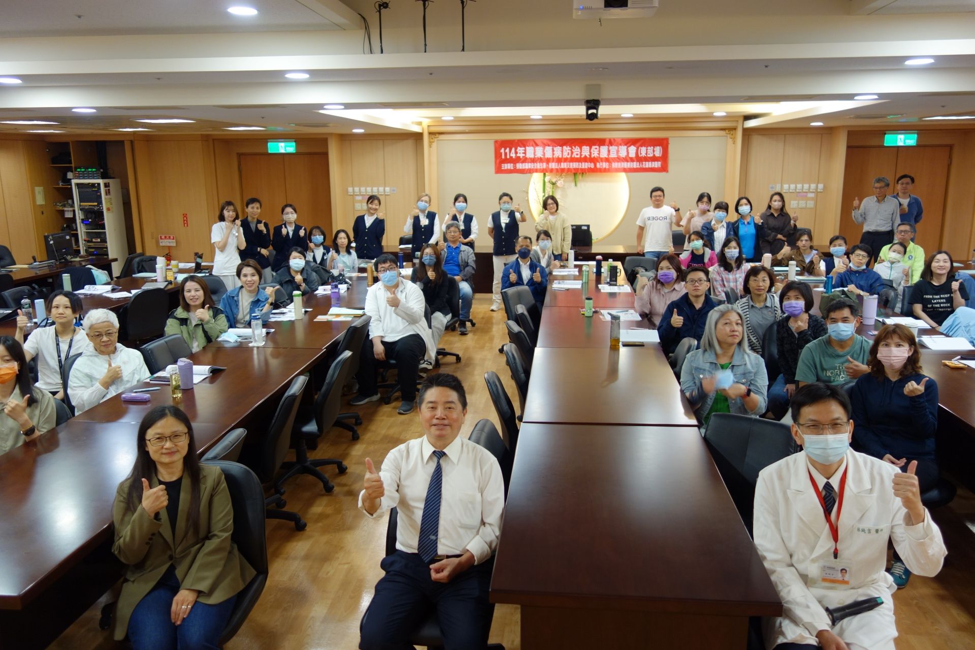 花蓮慈濟醫院承辦「職業傷病防治與保護宣導會」,邀請東部地區的勞工代表、主管機關與職業安全衛生夥伴們,深入探討職業安全衛生的多元樣貌。