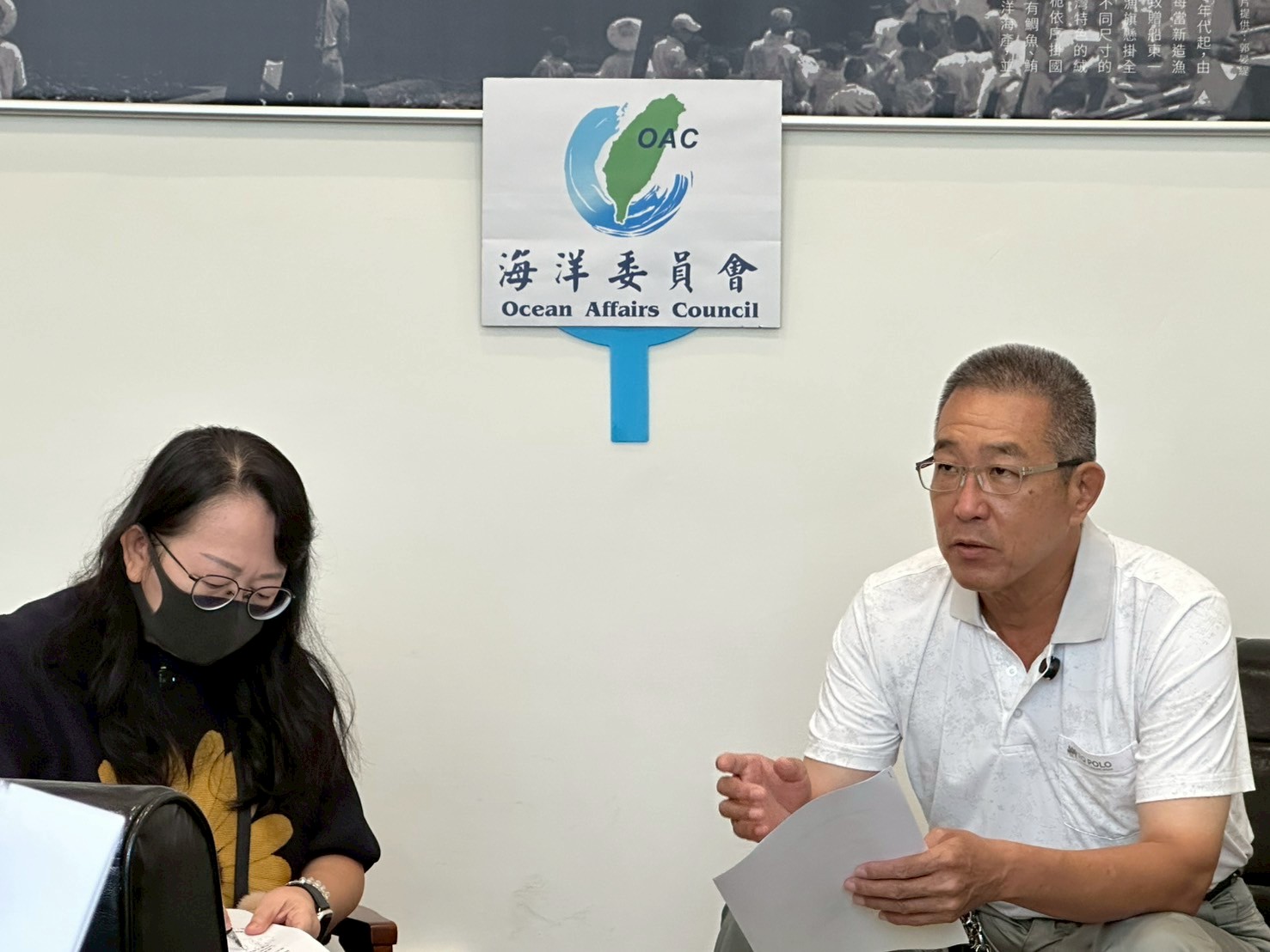 舢舨船採訪,與居民一同回顧旗津海上交通的黃金年代。