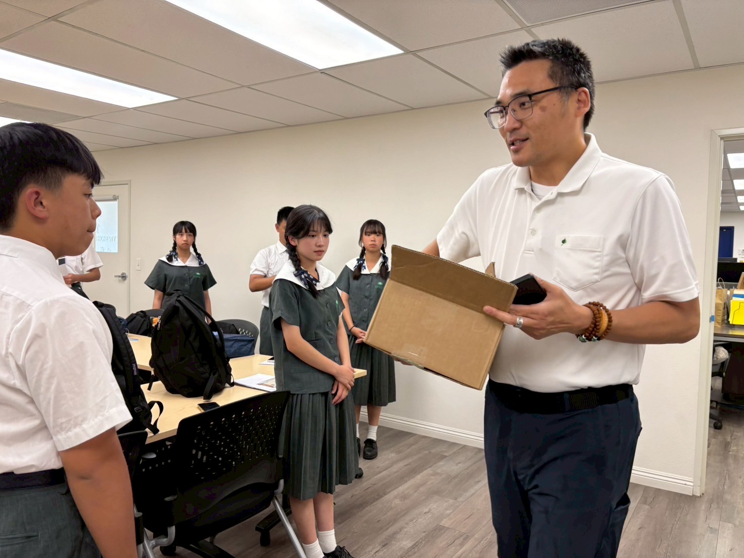 正式倡議前,黃旭睦(Phi)師兄帶領所有倡議同學再次演練,並給予精神鼓勵,為同學們加油打氣。
