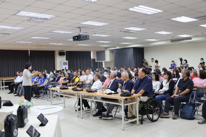 種子教師培訓營在今日開學後,移師土庫越港國小智慧教育中心 ,分5班(每班30人)進行2日教育訓練課程