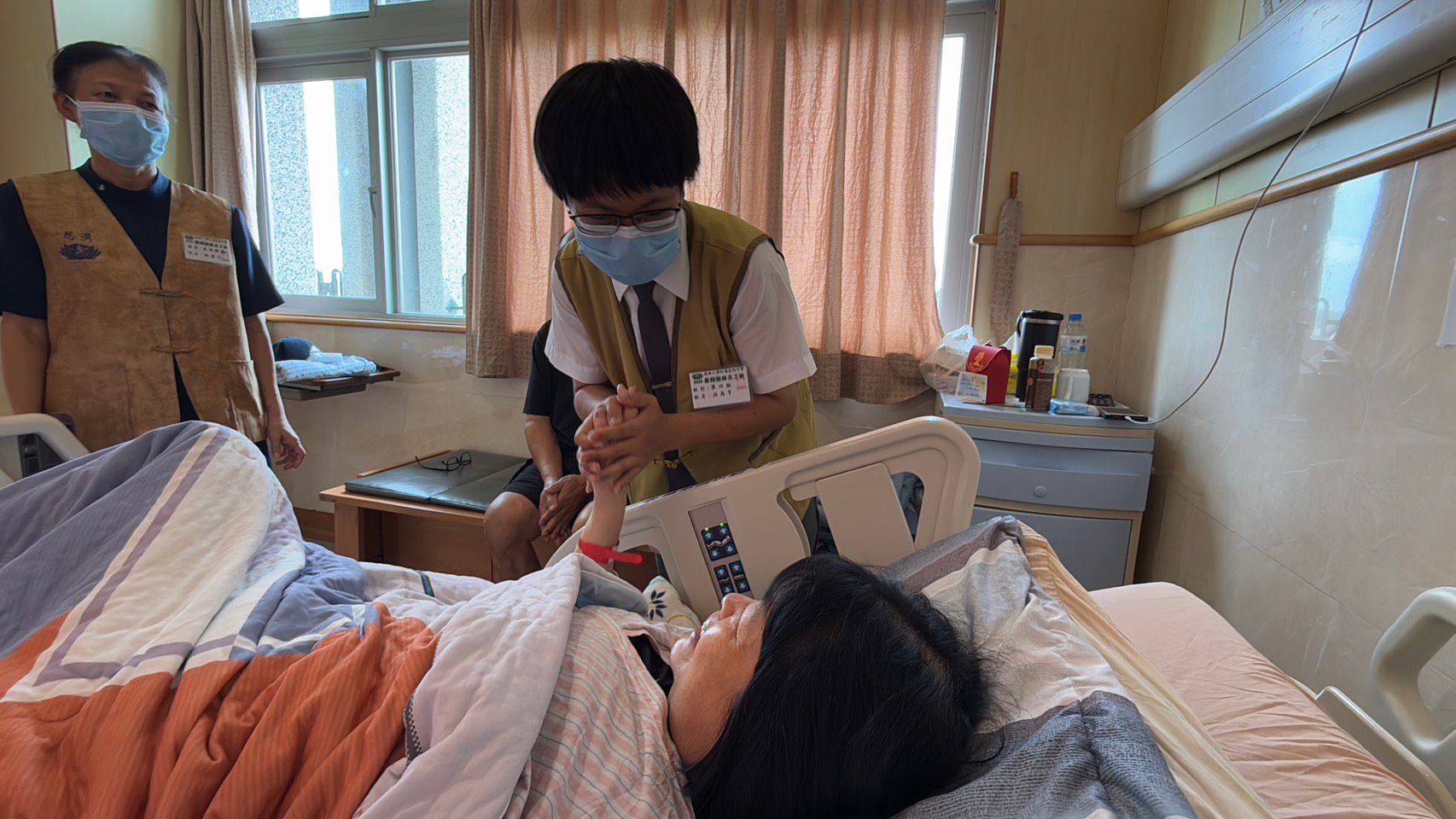 在師姑師伯的陪伴引導下,貼近病患與家屬,感受生命走入生命體悟