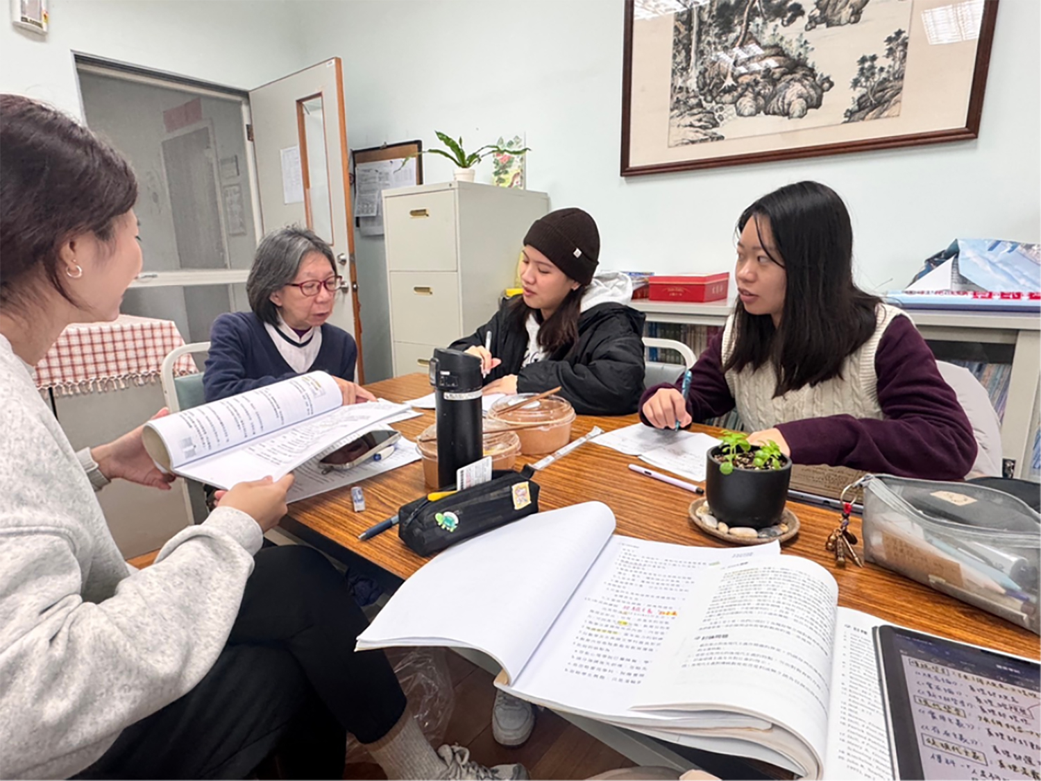 師資生自行組織社群,定期討論考試重點。