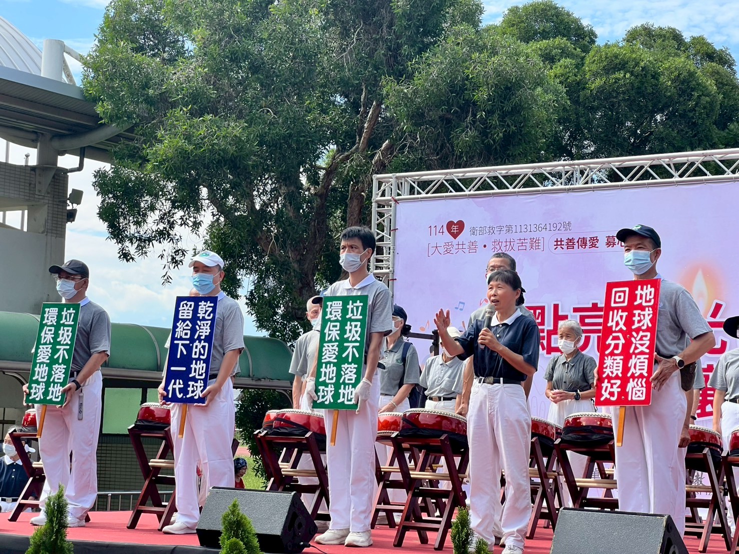 活動宣導環保理念，鼓勵大家自備環保餐具與環保袋。