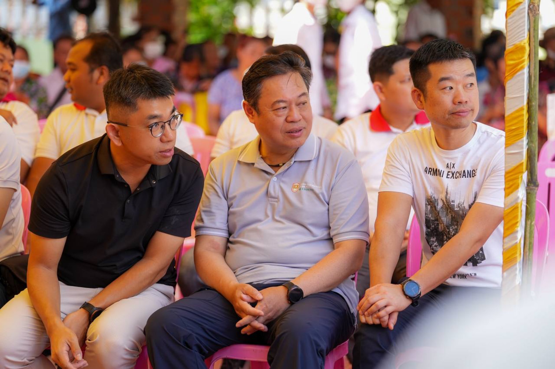 台資企業李華集團代表蔡慶誠(左一)、UCB聯合商業銀行總經理江元仁(右二)、柬埔寨陽信銀行董事長陳國輝(右一)在柬埔寨拓展,不僅帶動經濟發展,也肩負善經濟、善效應的使命。