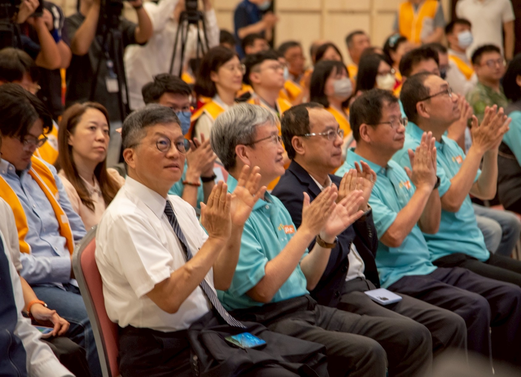慈濟基金會副執行長劉效成(前左一)表示,慈濟誠摯感謝新北市政府多年的信任與支持,讓慈濟有機會參與防災士制度的推動與培育。