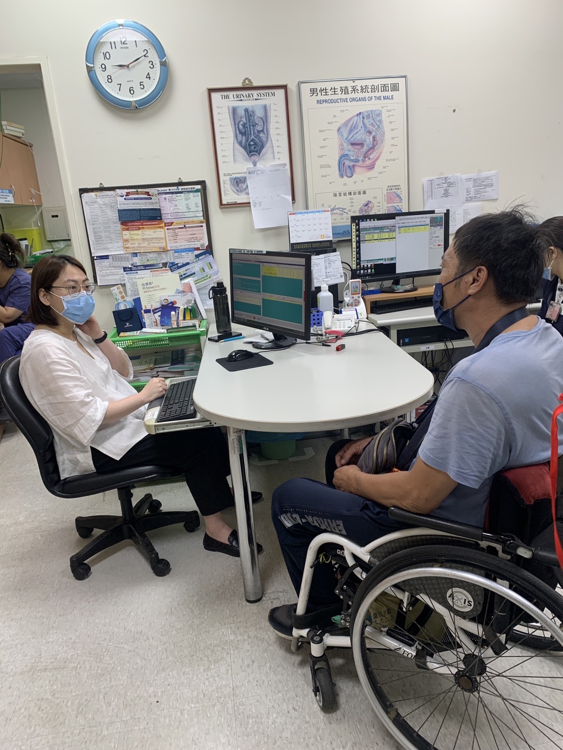 透過每三個月一次「聯合門診」方式,讓傷友在同一時間、同一地點完成多項檢查與治療,減少奔波與等待