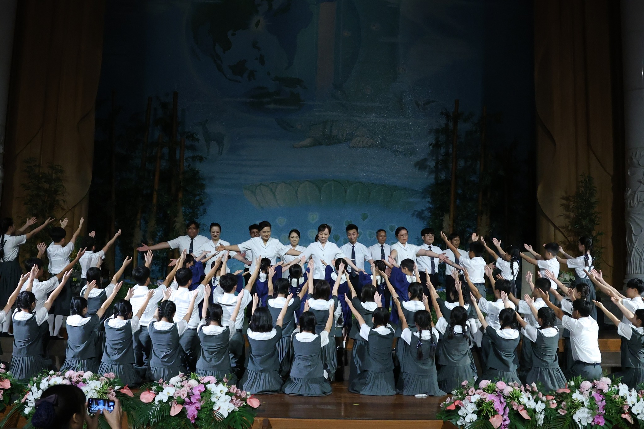 師生攜手演繹手語歌曲《成長》,溫暖畫面道盡多年學習點滴