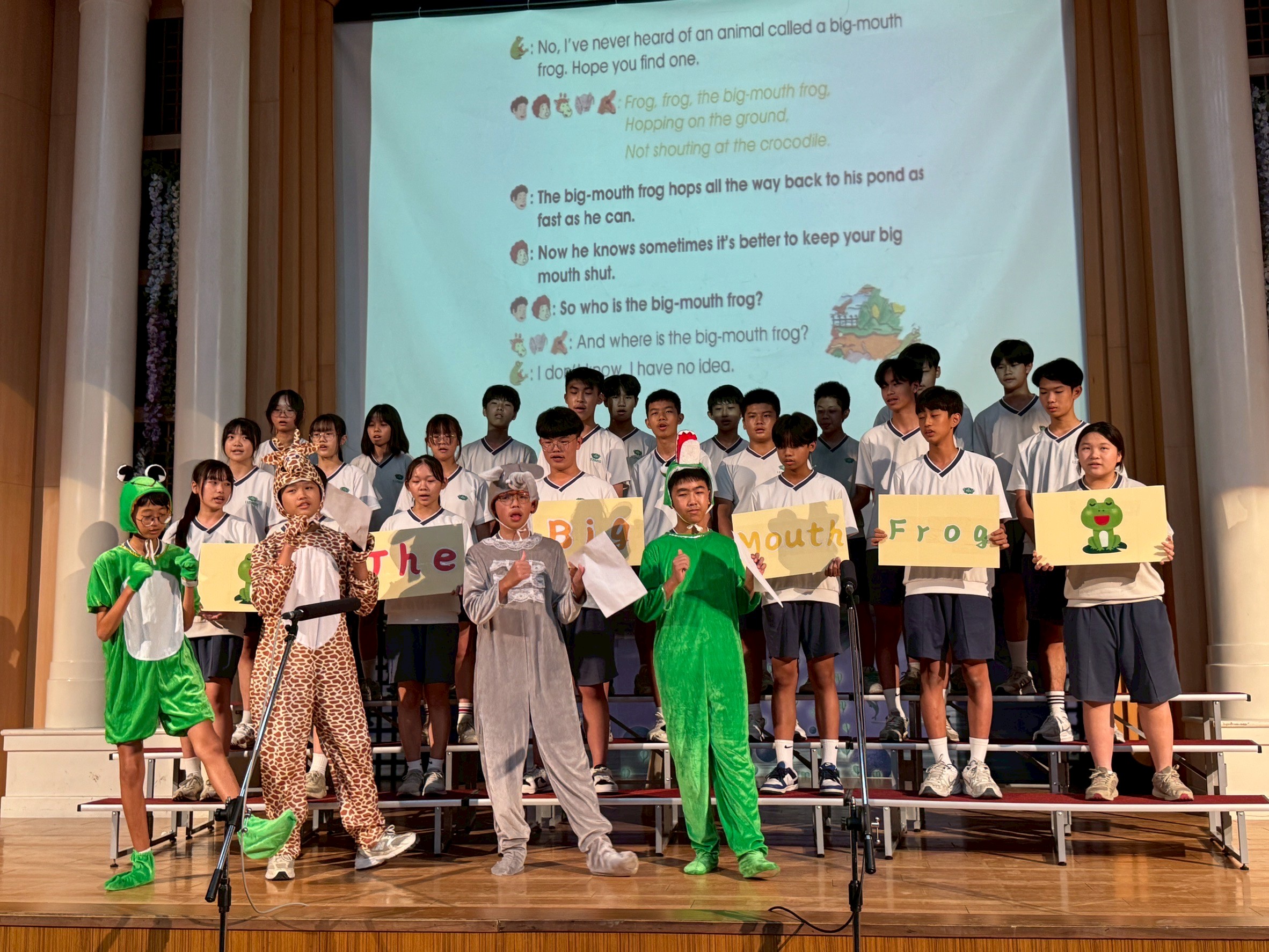 國二感恩班同學穿著動物造型服裝進行角色扮演,非常生動活潑,展現了創意與團隊合作。