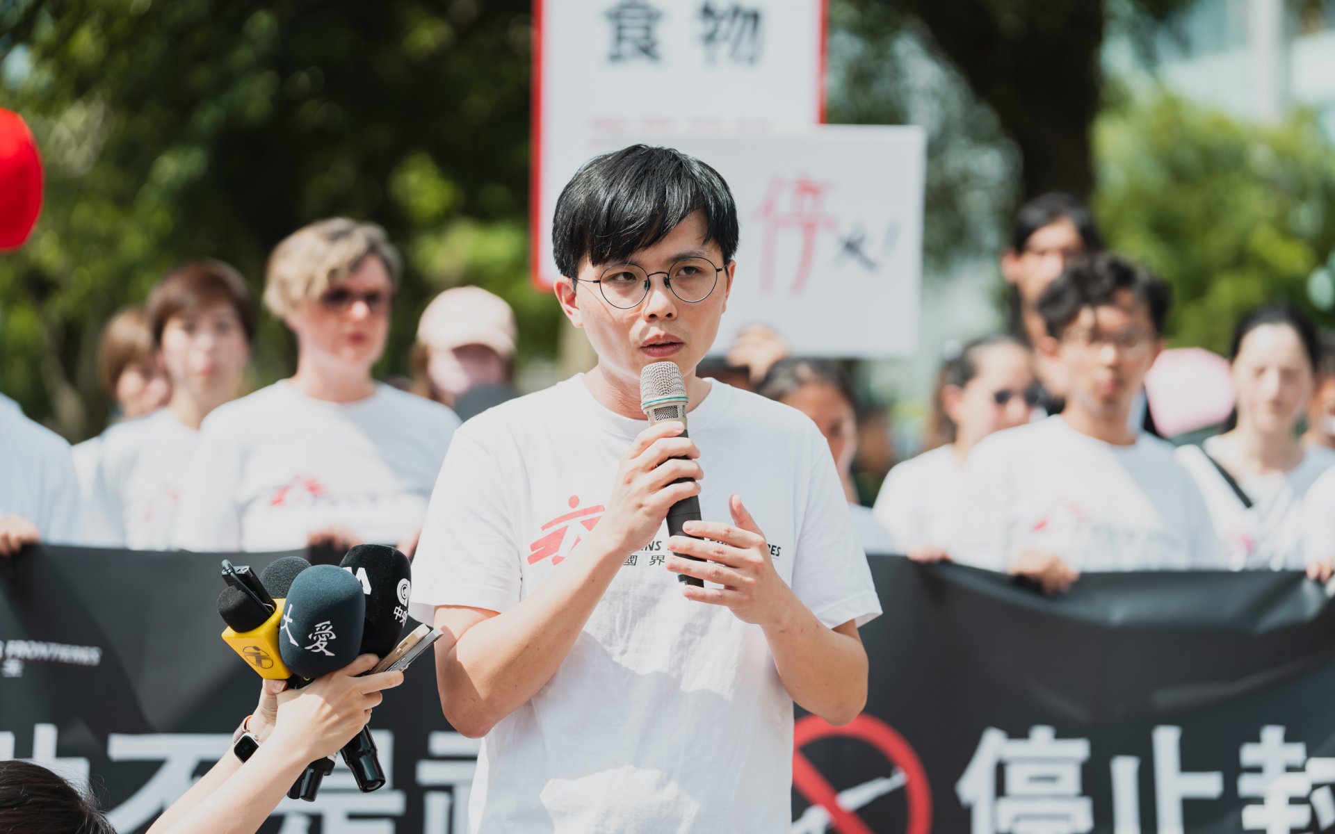 台灣急診科醫師洪上凱於2023年前往加薩北部印尼醫院,協助優化當地急診流程,原定為期半年的任務,因為10月7日以巴戰爭爆發被迫中斷。