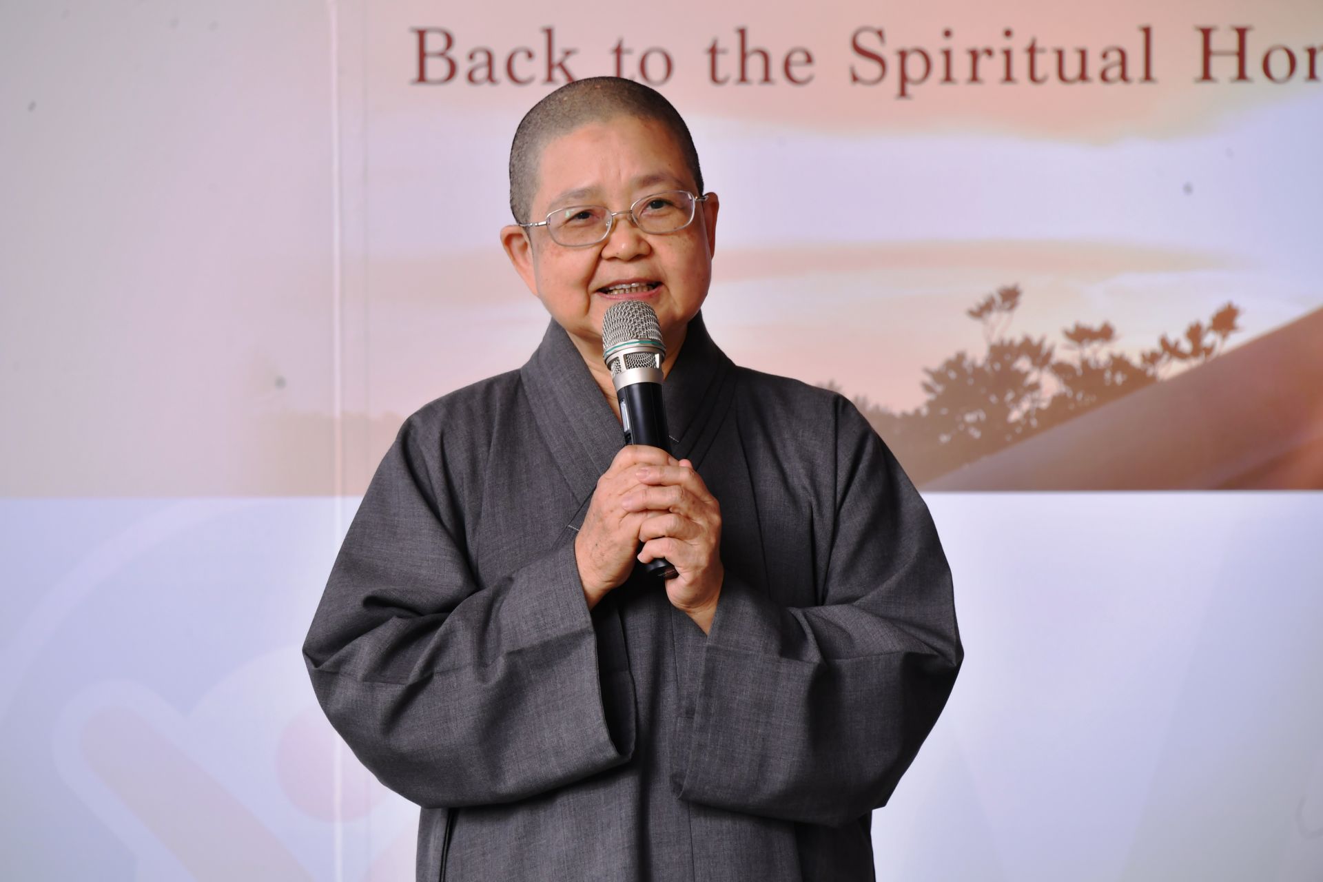 靜思精舍德淵師父特地蒞臨開幕式帶來祝福。