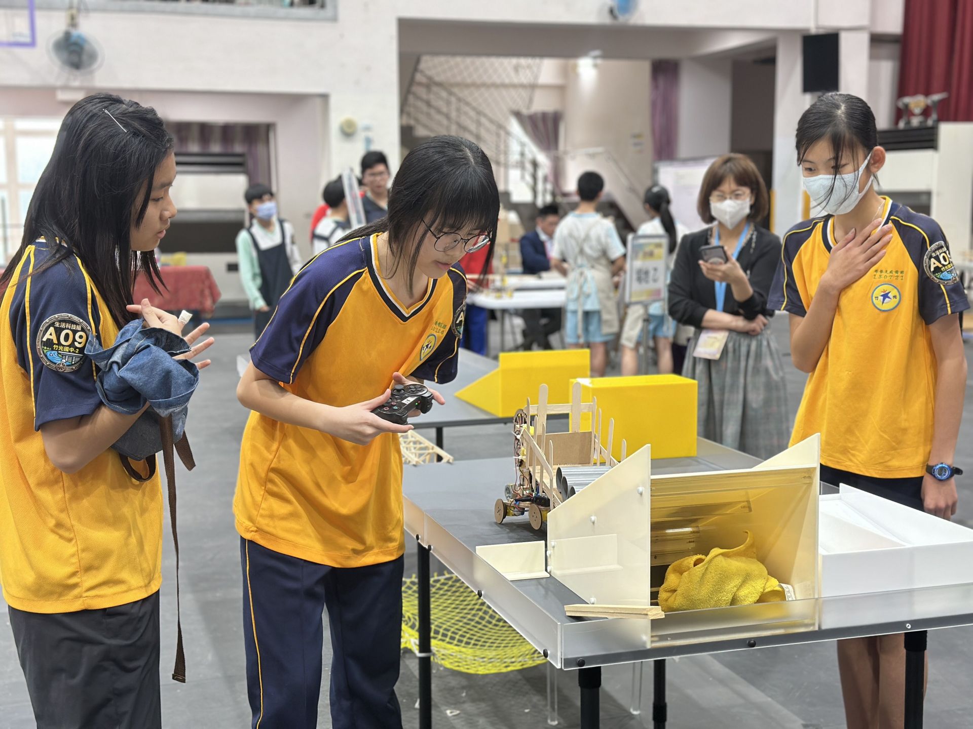 本屆比賽全市共15校25組國中隊伍挑戰創意極限,演繹災後救援新藍圖。