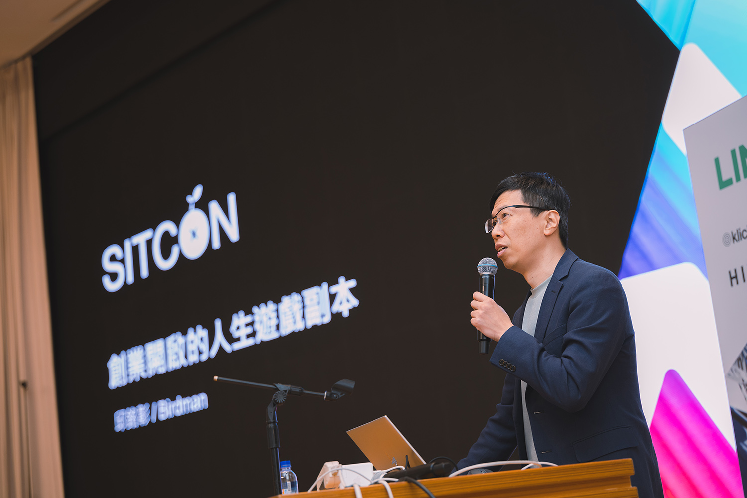 邱銘彰執行長向青年學子分享創業經驗。