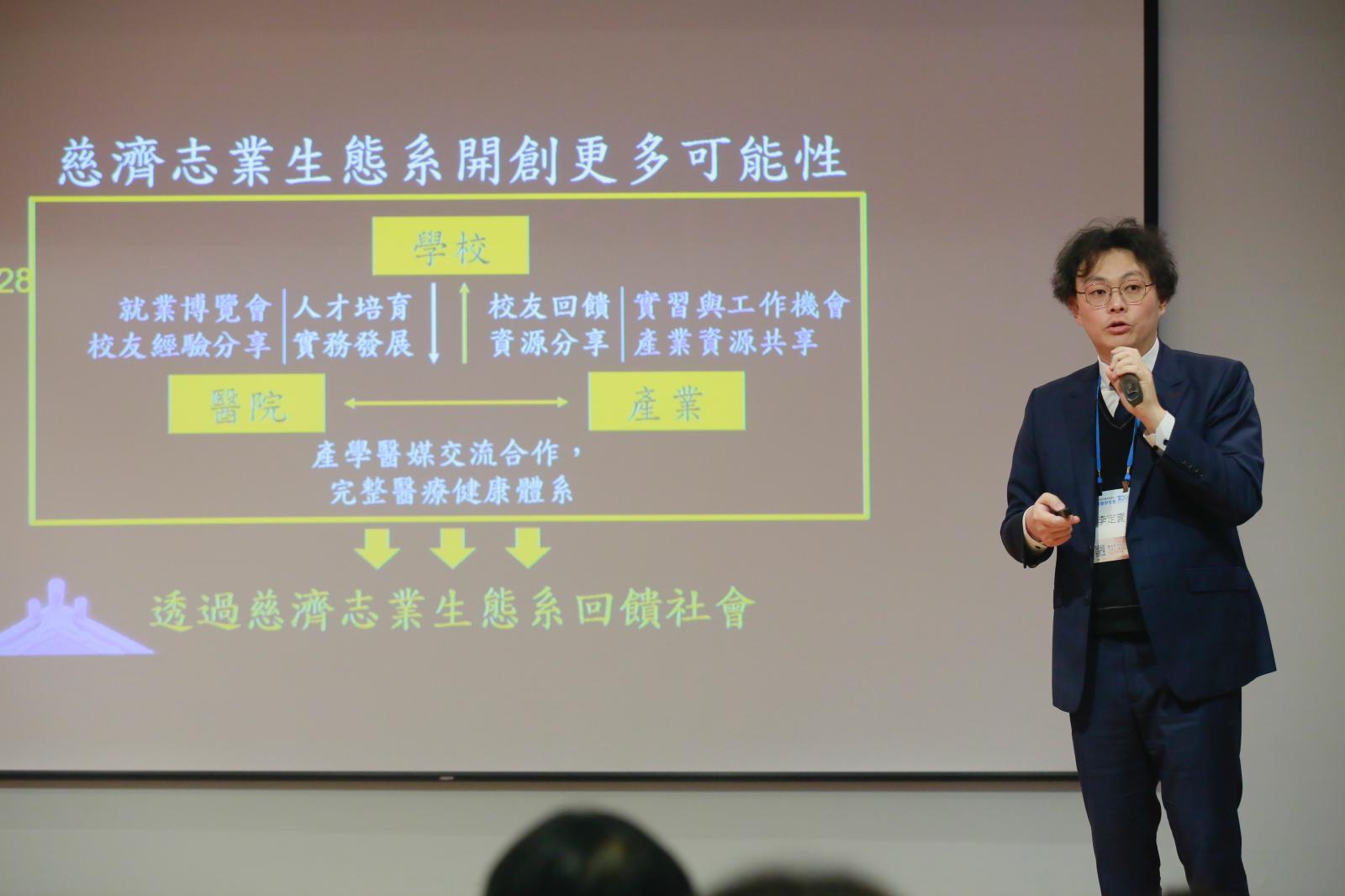亞洲準譯營運長李定寰(公衛系87級)提醒學弟學妹不要自我設限、累積跨領域經驗