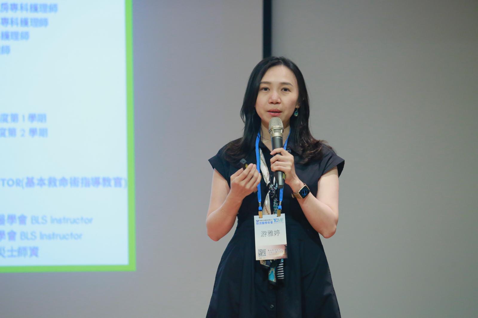 靜綻居家護理所負責人游雅婷(護研所102級)提醒學弟學妹步步踏實、全力以赴、持續探索與創新