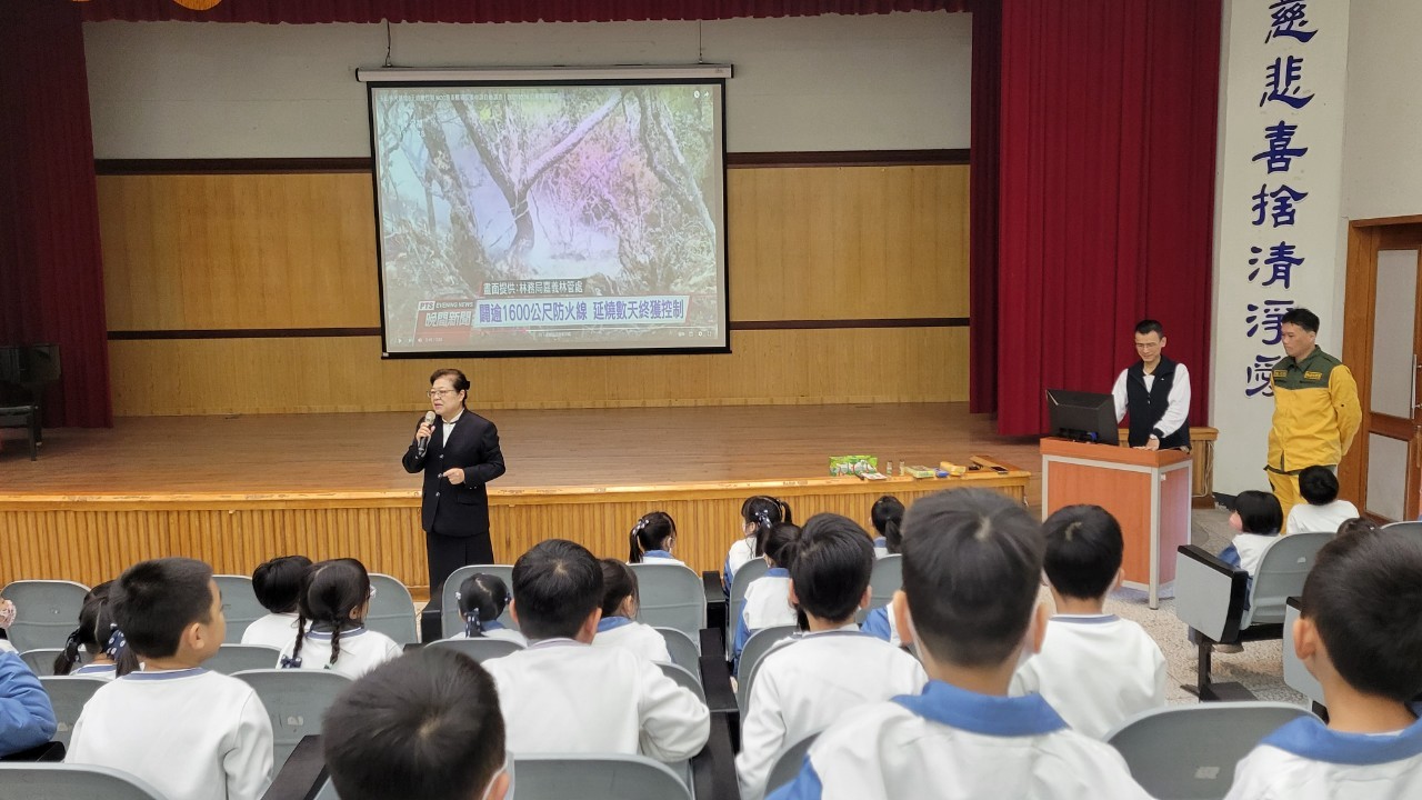 校長鼓勵學生將所學帶回家,影響家人一起關心森林保育與環境永續。