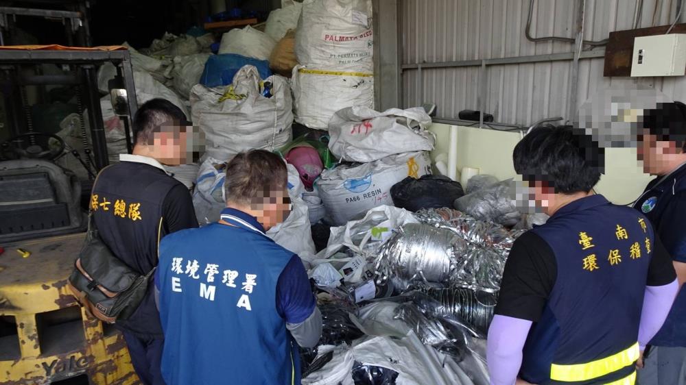 環檢警共同執行臺南非法棄置場址搜索行動。