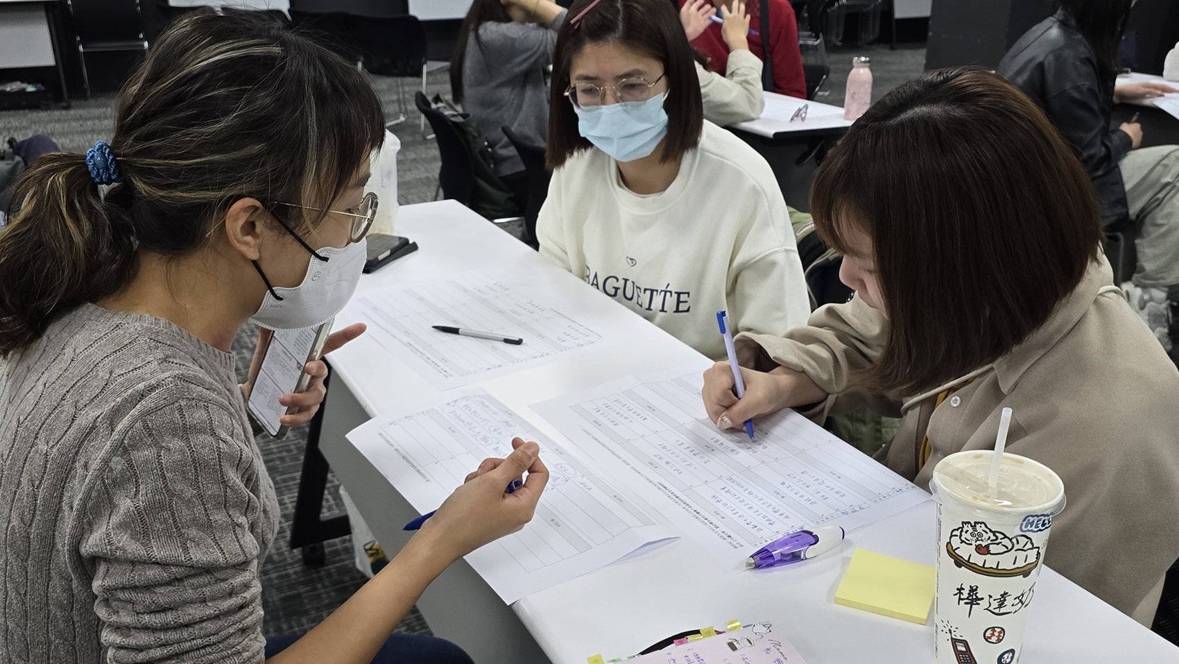 與會師長討論。